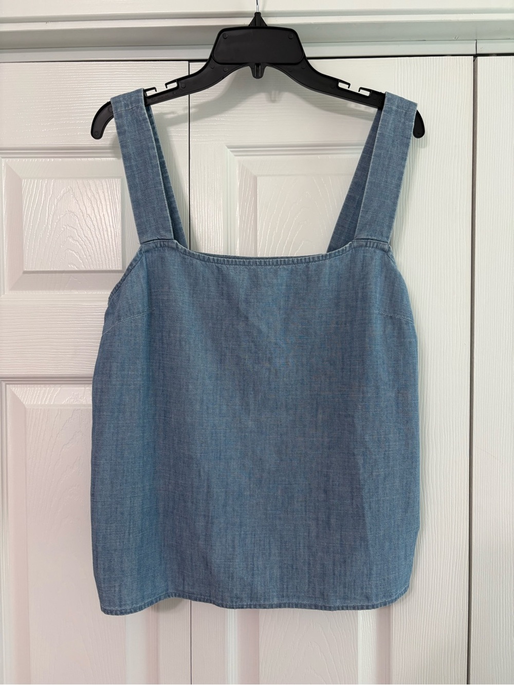 J.CREW Women's Blue Chambray Sleeveless Top. Size L. NWT